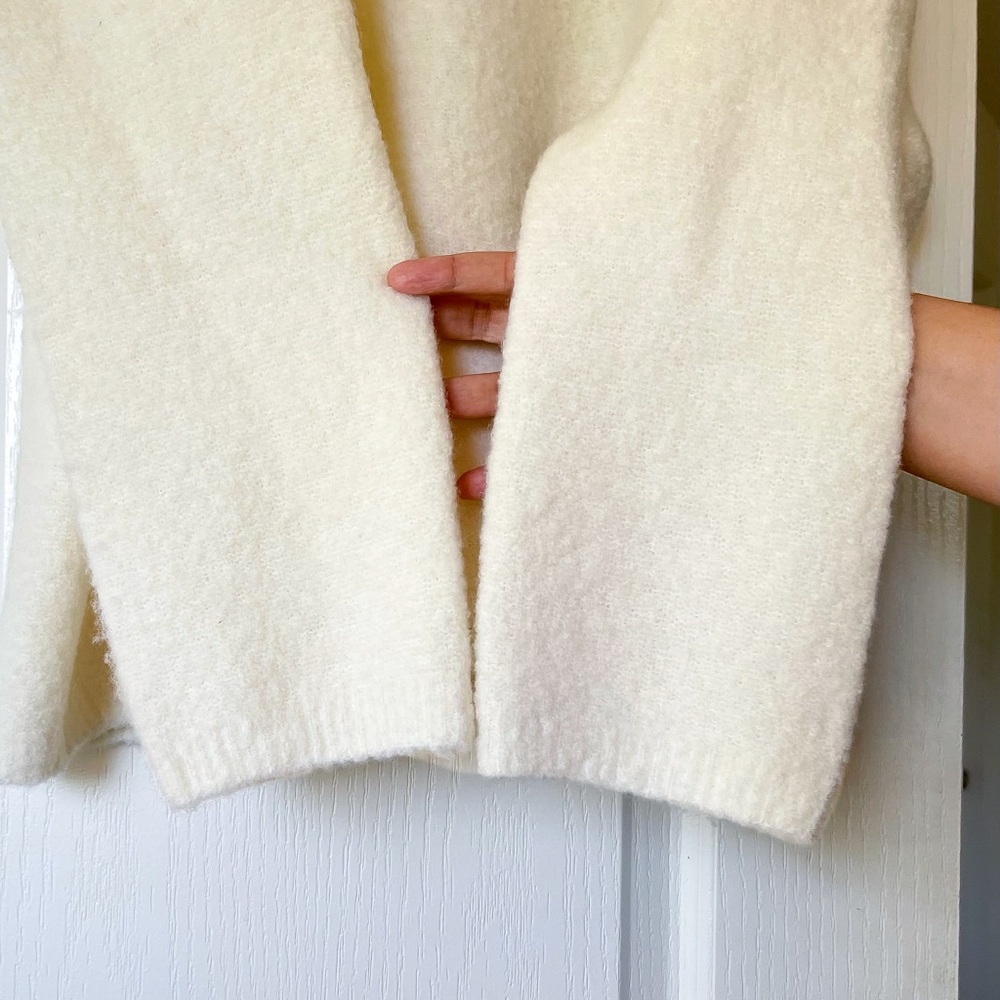 Totême Ivory Wool Blend Sweater Cozy Minimalist Alpaca Boucle Crewneck M NWT - Picture 2 of 6